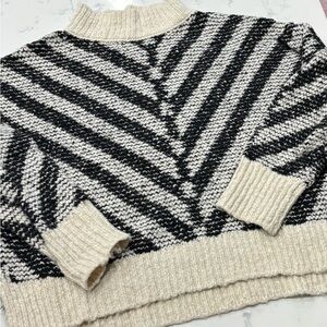 Tahari Black and Cream Sweater EUC